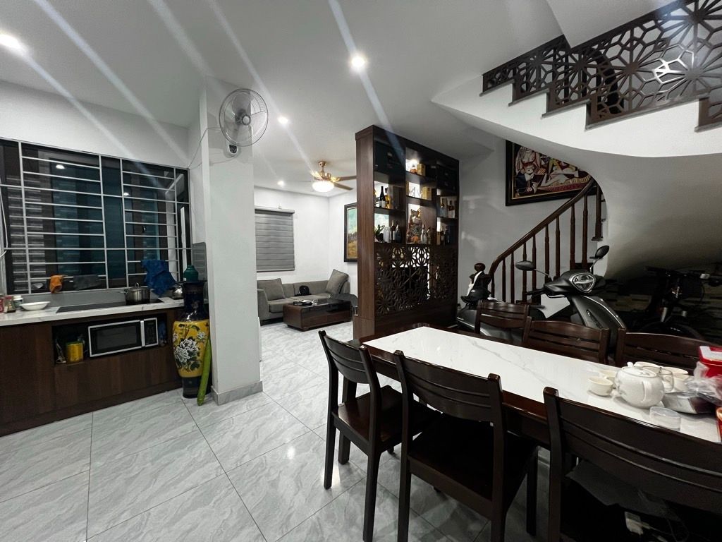 Bán nhà Văn Hương - diện tích 48m2 4 tầng - Nhà ở trung tâm Đống Đa, ngõ thông thoáng - giá 10,8 tỷ