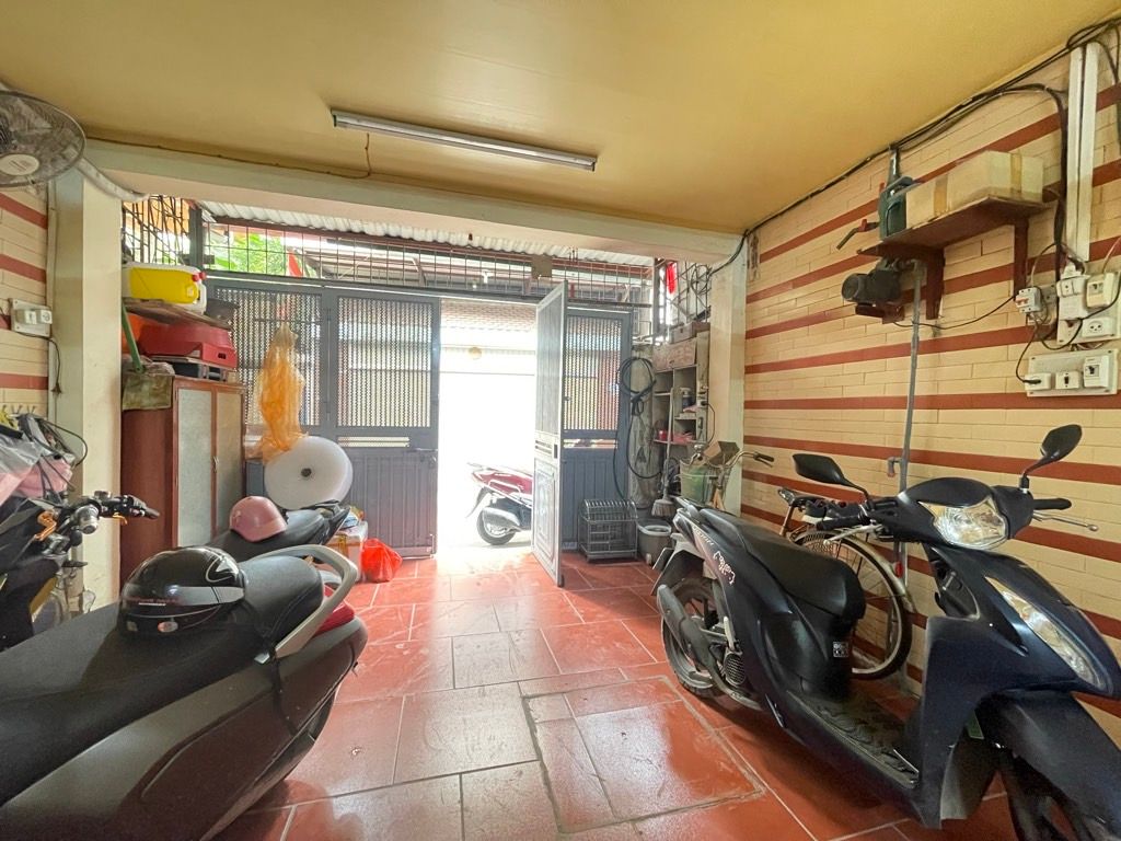 Bán nhà Lĩnh Nam - diện tích 50.1m2 2 tầng - Ngõ ô tô - giá 5,4 tỷ