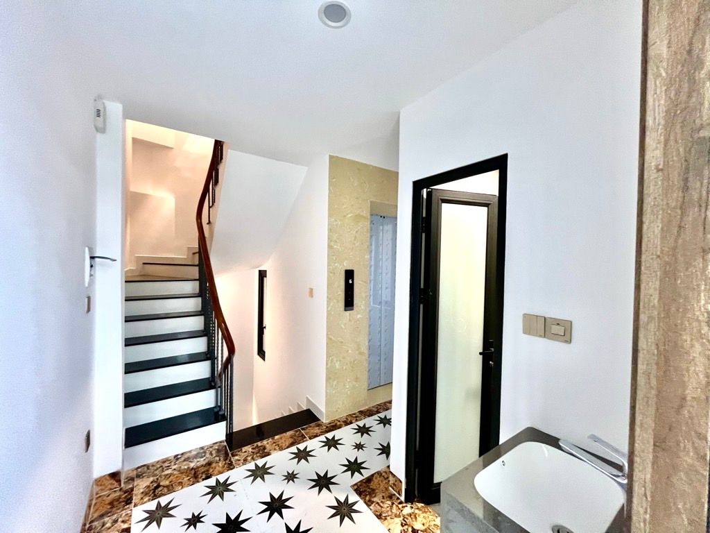 Bán nhà Thịnh Liệt - diện tích 45m2 6 tầng - MẶT PHỐ TOÀ NHÀ VP - THANG MÁY - KINH DOANH - LÔ GÓC - giá 19,5 tỷ