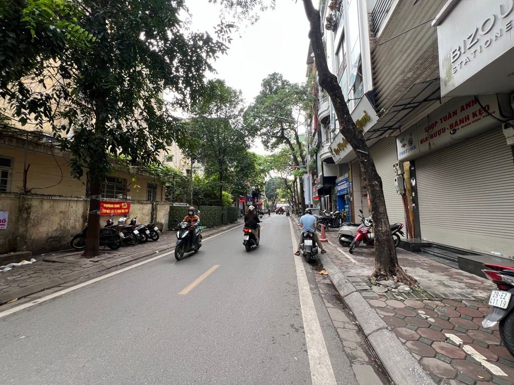 Bán nhà Hoàng Ngọc Phách - diện tích 62m2 1 tầng - ô tô đỗ cửa - giá 4,3 tỷ