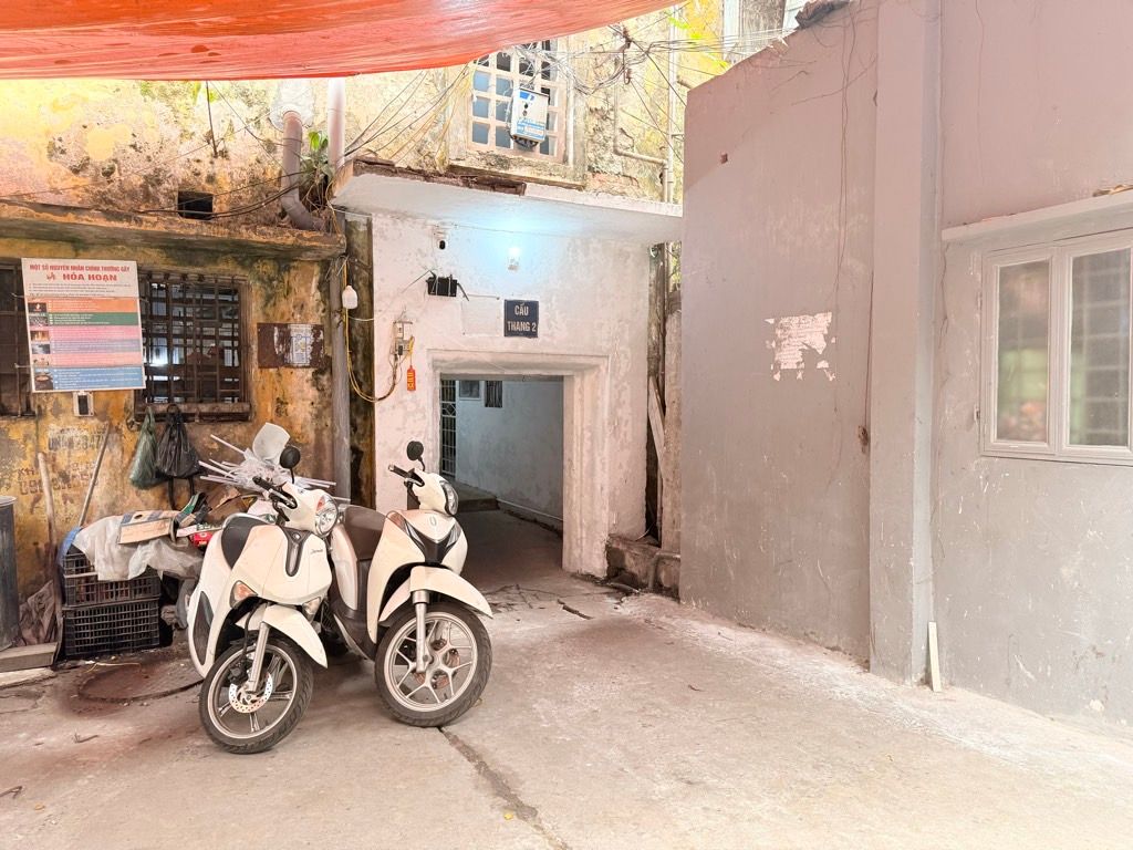 Bán nhà Nguyễn Công Trứ - diện tích 55m2 3 tầng - Căn góc, full nội thất - giá 3,8 tỷ