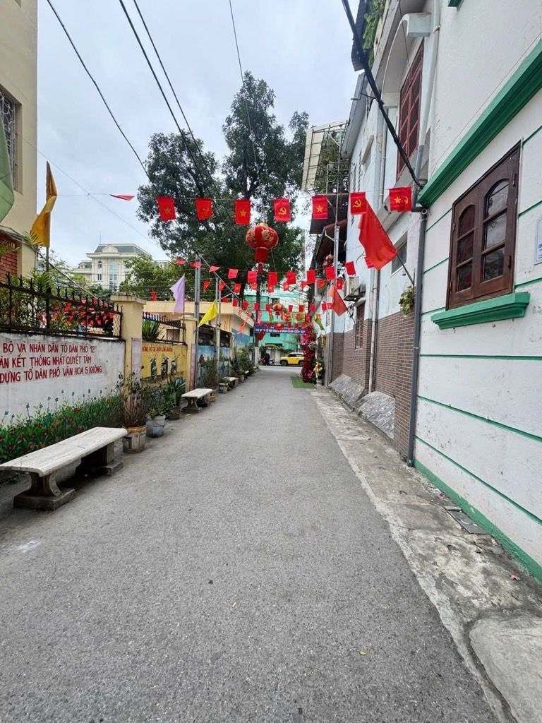 Bán nhà Hoàng Văn Thái - diện tích 52m2 3 tầng - Ngõ thông bàn cờ - giá 13,4 tỷ