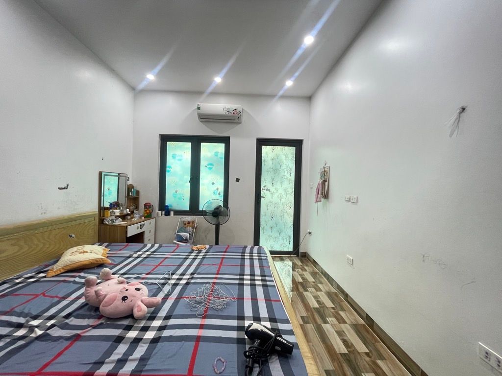 Bán nhà Định Công Hạ - diện tích 50m2 3 tầng - Nở hậu - giá 3,75 tỷ