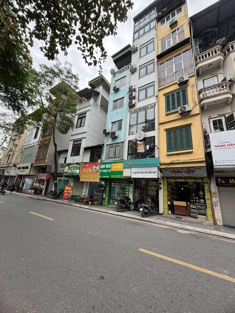 Bán nhà Huỳnh Thúc Kháng - diện tích 32.8m2 4 tầng - Ngõ ô tô đỗ cửa - giá 17,8 tỷ