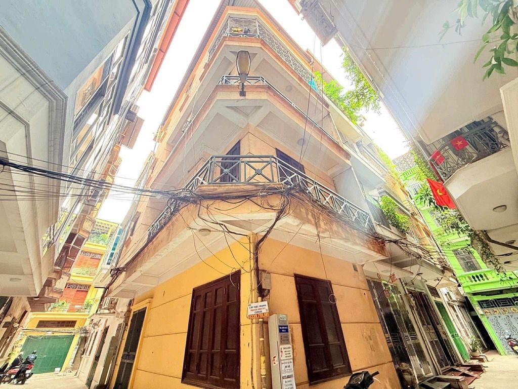 Bán nhà Huỳnh Thúc Kháng - diện tích 32.8m2 4 tầng - Ngõ ô tô đỗ cửa - giá 17,8 tỷ