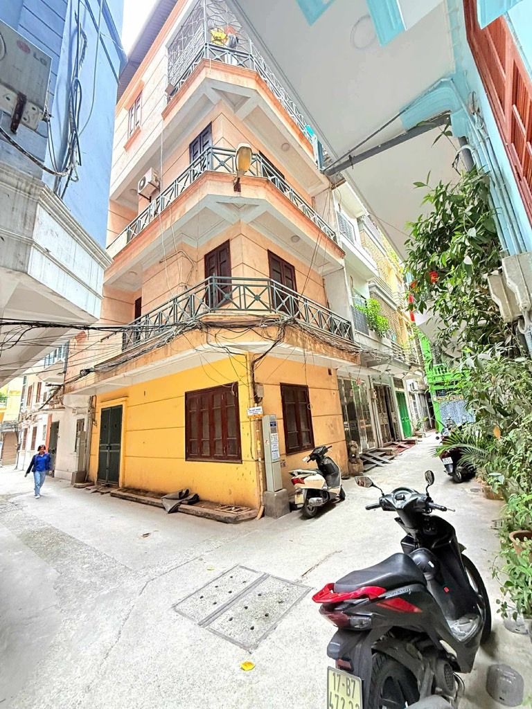 Bán nhà Huỳnh Thúc Kháng - diện tích 32.8m2 4 tầng - Ngõ ô tô đỗ cửa - giá 17,8 tỷ