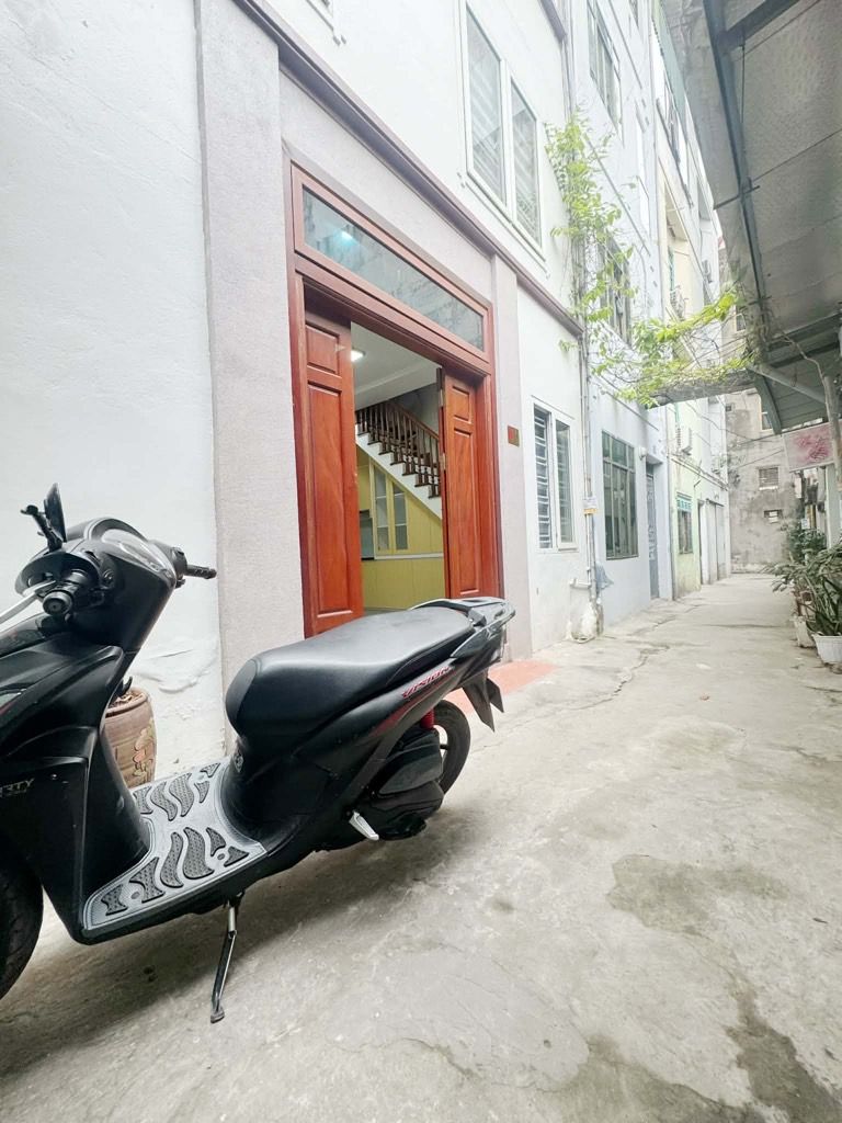 Bán nhà Lĩnh nam - diện tích 36m2 4 tầng - Nhà dân xây 4 tầng, vị trí Rất gần phố - giá 4,35 tỷ