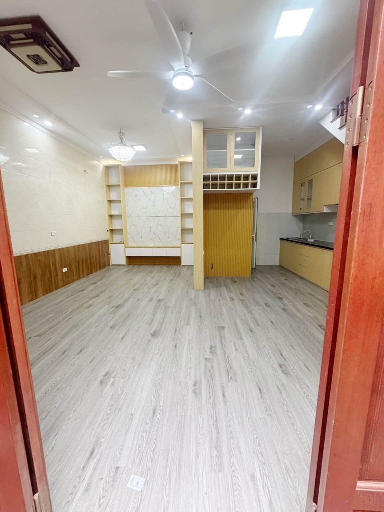 Bán nhà Lĩnh nam - diện tích 36m2 4 tầng - Nhà dân xây 4 tầng, vị trí Rất gần phố - giá 4,35 tỷ