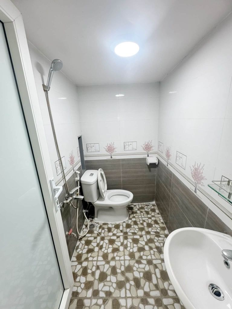 Bán nhà Lĩnh nam - diện tích 36m2 4 tầng - Nhà dân xây 4 tầng, vị trí Rất gần phố - giá 4,35 tỷ