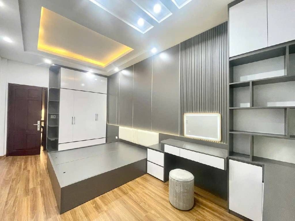 Bán nhà Trương Định - diện tích 31m2 5 tầng - Ô tô tránh - giá 8,2 tỷ