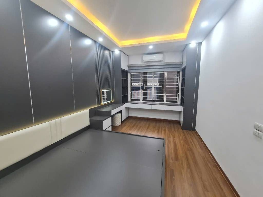 Bán nhà Trương Định - diện tích 31m2 5 tầng - Ô tô tránh - giá 8,2 tỷ