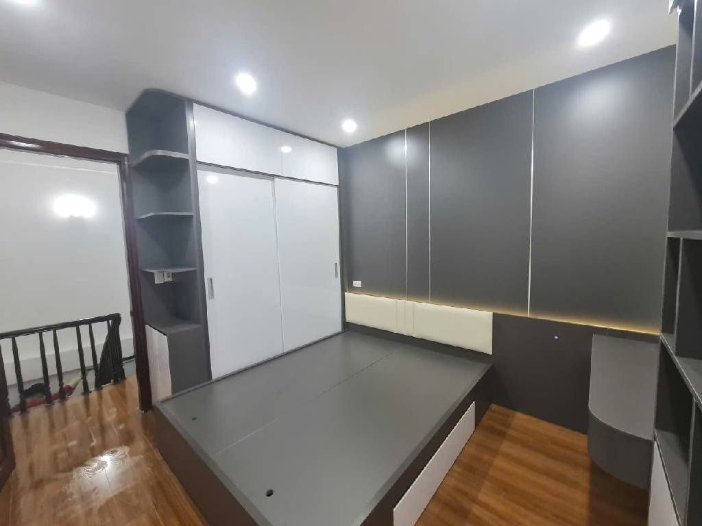 Bán nhà Trương Định - diện tích 31m2 5 tầng - Ô tô tránh - giá 8,2 tỷ