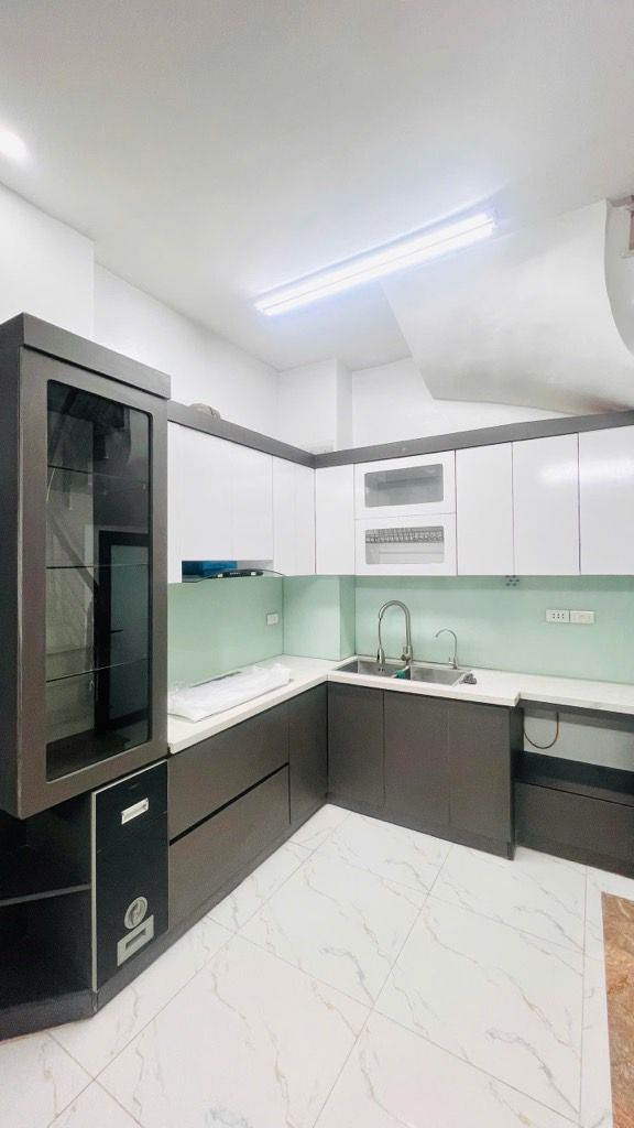 Bán nhà Lĩnh Nam - diện tích 32m2 5 tầng - ô tô tránh - giá 6,9 tỷ