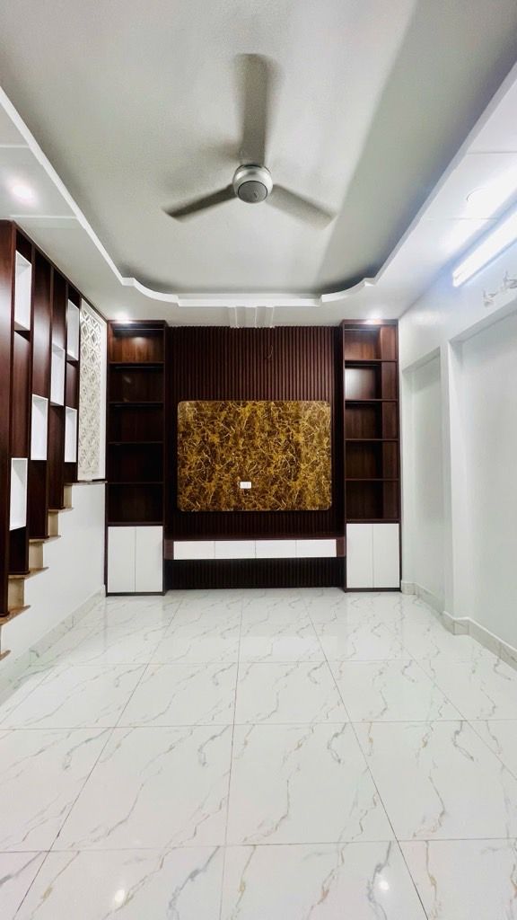 Bán nhà Lĩnh Nam - diện tích 32m2 5 tầng - ô tô tránh - giá 6,9 tỷ