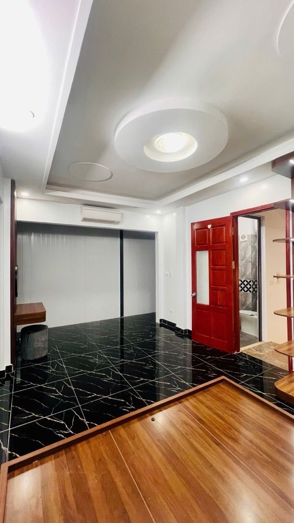 Bán nhà Lĩnh Nam - diện tích 32m2 5 tầng - ô tô tránh - giá 6,9 tỷ