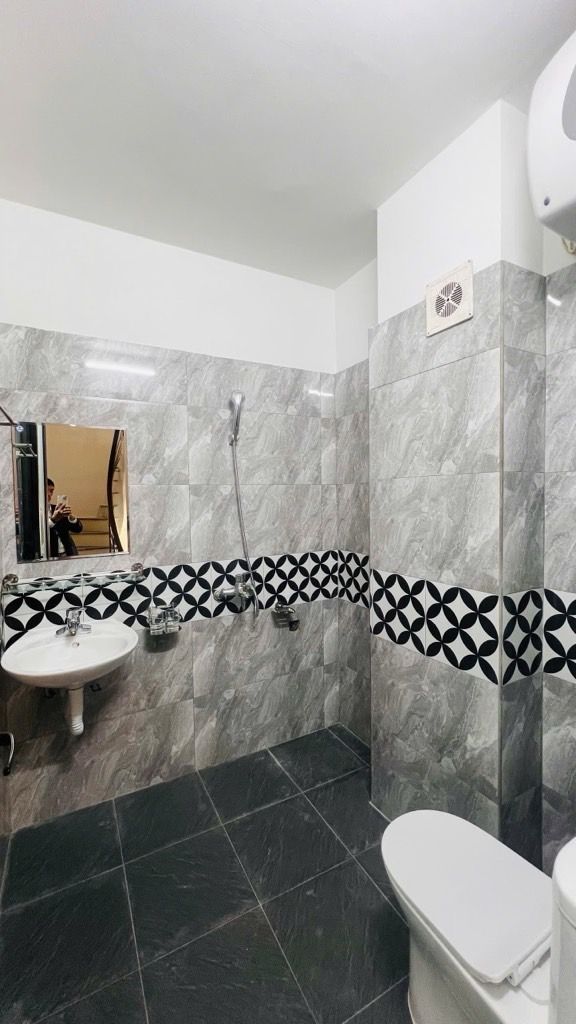 Bán nhà Lĩnh Nam - diện tích 32m2 5 tầng - ô tô tránh - giá 6,9 tỷ