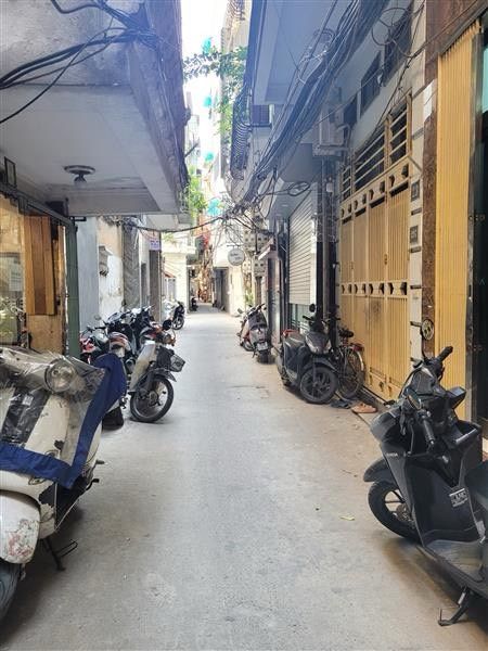 Bán nhà Lê Duẩn - diện tích 50m2 2 tầng - Gần hồ, ngõ thông 2 lối - giá 10 tỷ