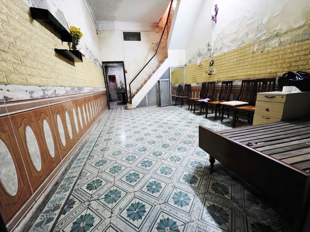 Bán nhà Lê Duẩn - diện tích 50m2 2 tầng - Gần hồ, ngõ thông 2 lối - giá 10 tỷ