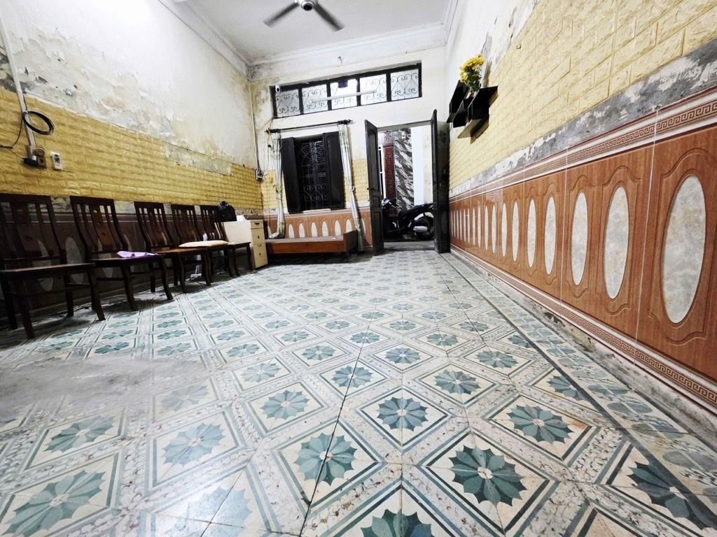 Bán nhà Lê Duẩn - diện tích 50m2 2 tầng - Gần hồ, ngõ thông 2 lối - giá 10 tỷ