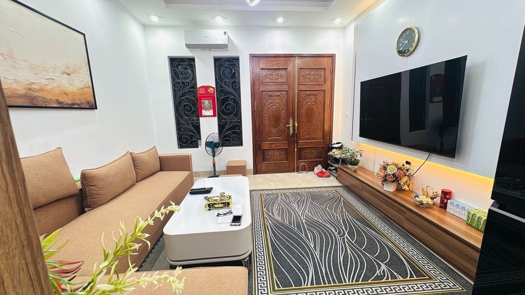 Bán nhà ngõ Hoà Bình 2 - diện tích 32m2 5 tầng - Nhà đẹp full đồ - giá 10 tỷ