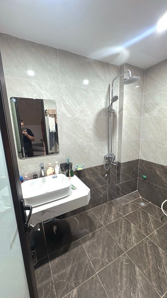 Bán nhà ngõ Hoà Bình 2 - diện tích 32m2 5 tầng - Nhà đẹp full đồ - giá 10 tỷ