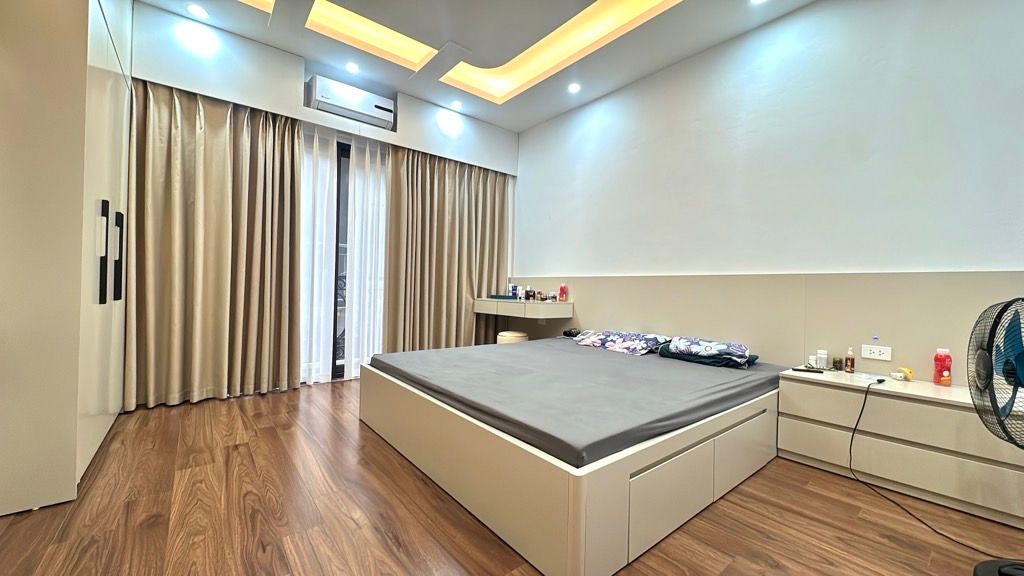 Bán nhà ngõ Hoà Bình 2 - diện tích 32m2 5 tầng - Nhà đẹp full đồ - giá 10 tỷ