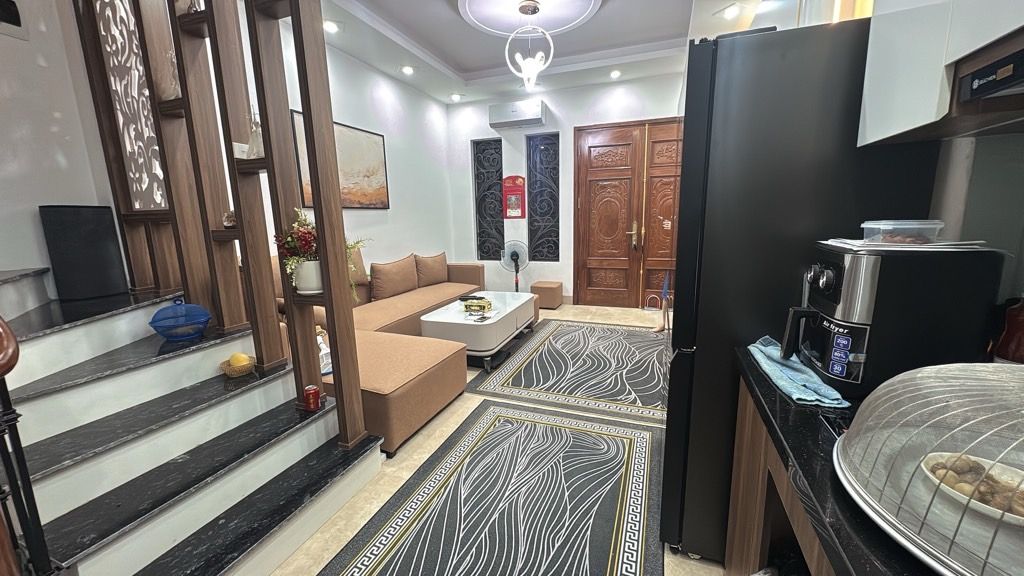 Bán nhà ngõ Hoà Bình 2 - diện tích 32m2 5 tầng - Nhà đẹp full đồ - giá 10 tỷ