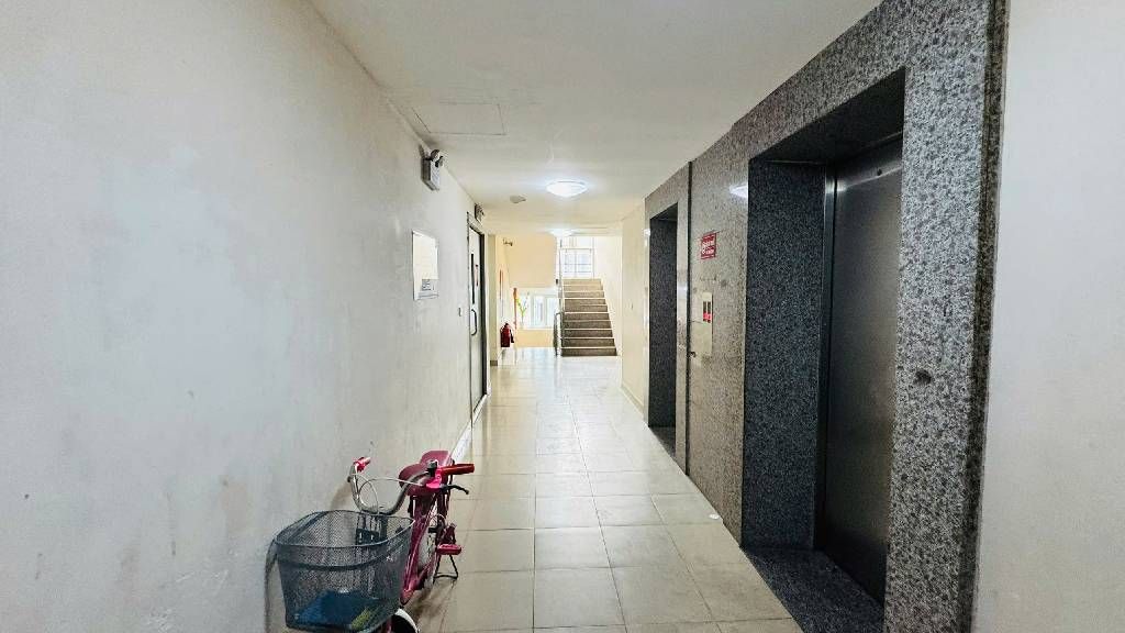 Bán nhà Hoàng Văn Thái - diện tích 90,5m2 2 tầng - View Hồ Đầm Hồng - giá 7,5 tỷ