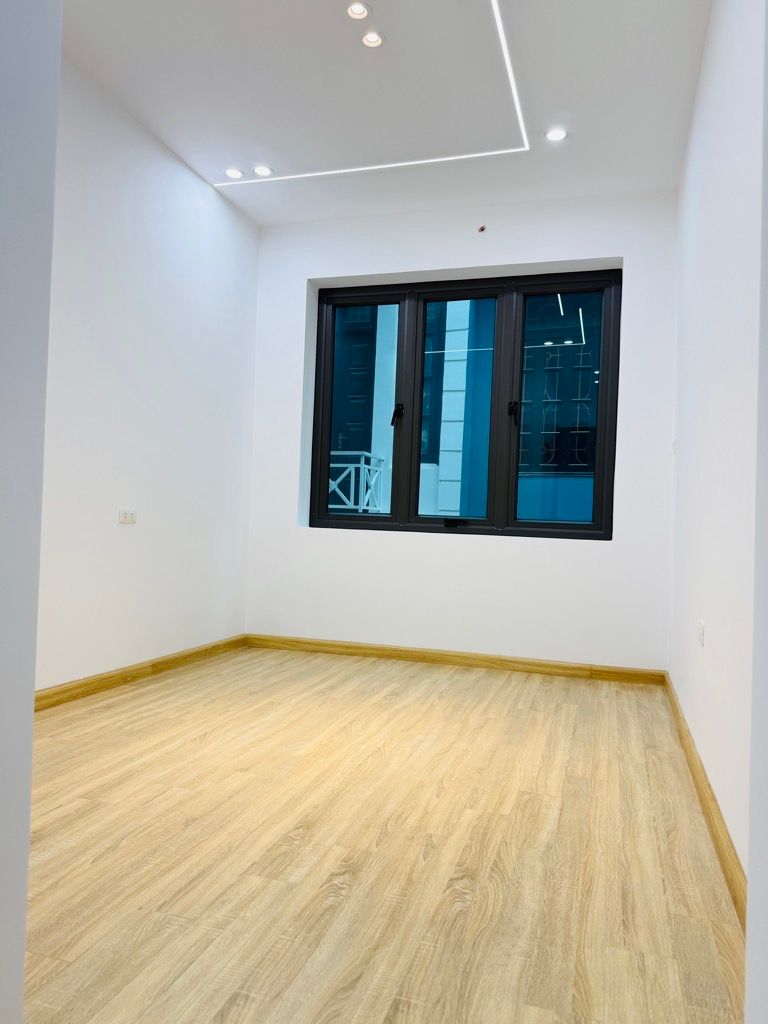 Bán nhà Bùi Xương Trạch - diện tích 22,5m2 5 tầng - ô tô đỗ cửa - giá 7,3 tỷ