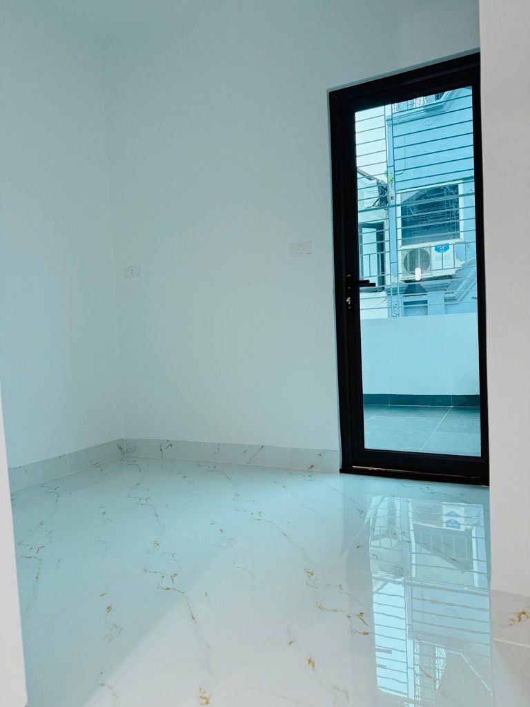 Bán nhà Bùi Xương Trạch - diện tích 22,5m2 5 tầng - ô tô đỗ cửa - giá 7,3 tỷ