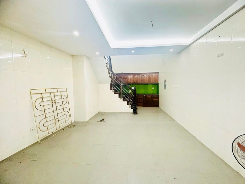 Bán nhà Trường Chinh - diện tích 55m2 5 tầng - nhà ngõ nông - giá 9,6 tỷ