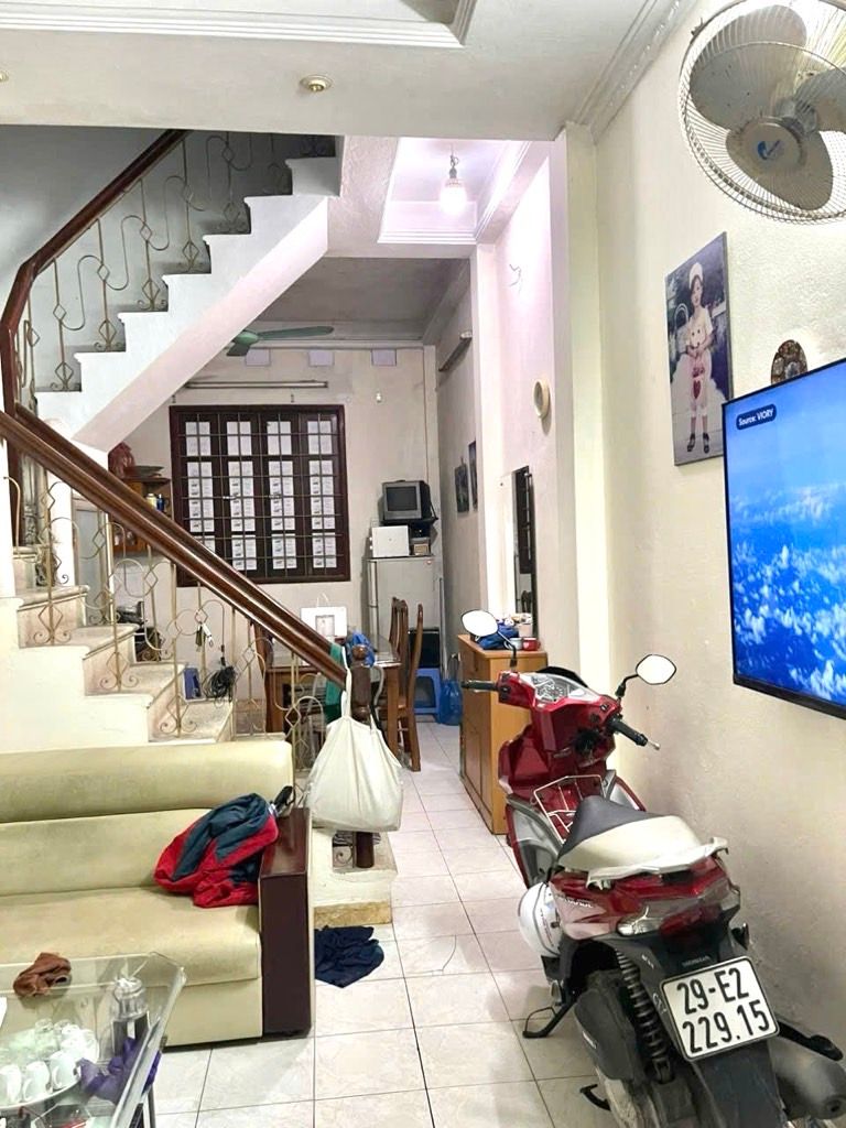 Bán nhà Đê La Thành - diện tích 32m2 4 tầng - Ô tô đỗ cửa - giá 8,9 tỷ