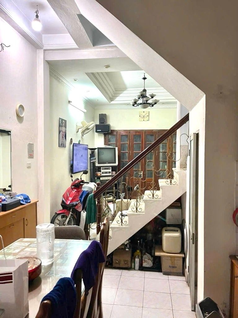 Bán nhà Đê La Thành - diện tích 32m2 4 tầng - Ô tô đỗ cửa - giá 8,9 tỷ