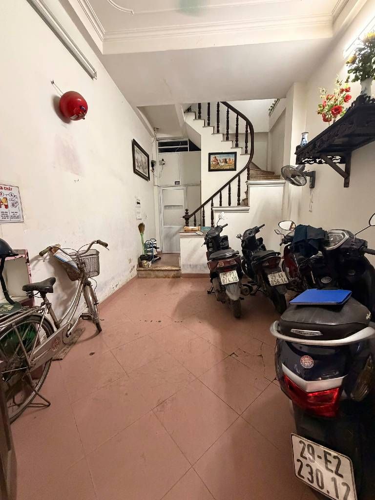 Bán nhà Bạch Mai - diện tích 33m2 5 tầng - Gần phố, ngõ thông - giá 8,6 tỷ