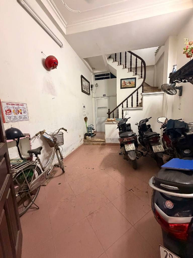 Bán nhà Bạch Mai - diện tích 33m2 5 tầng - Gần phố, ngõ thông - giá 8,6 tỷ