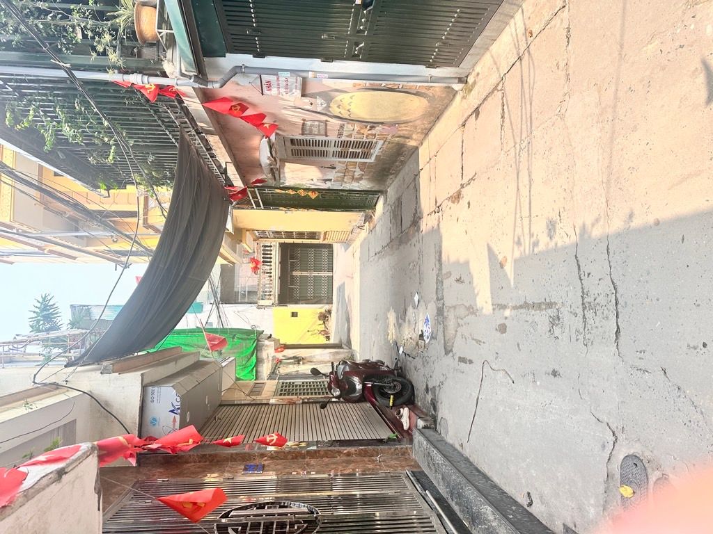 Bán nhà Ngõ 147 Tân Mai - diện tích 34m2 1 tầng - Ô tô đỗ cửa - giá 3,3 tỷ