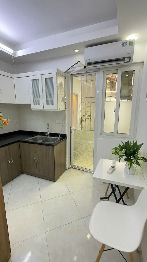 Bán nhà Chùa Láng - diện tích 32m2 4 tầng - căn hộ chung cư mi ni - giá 1,37 tỷ