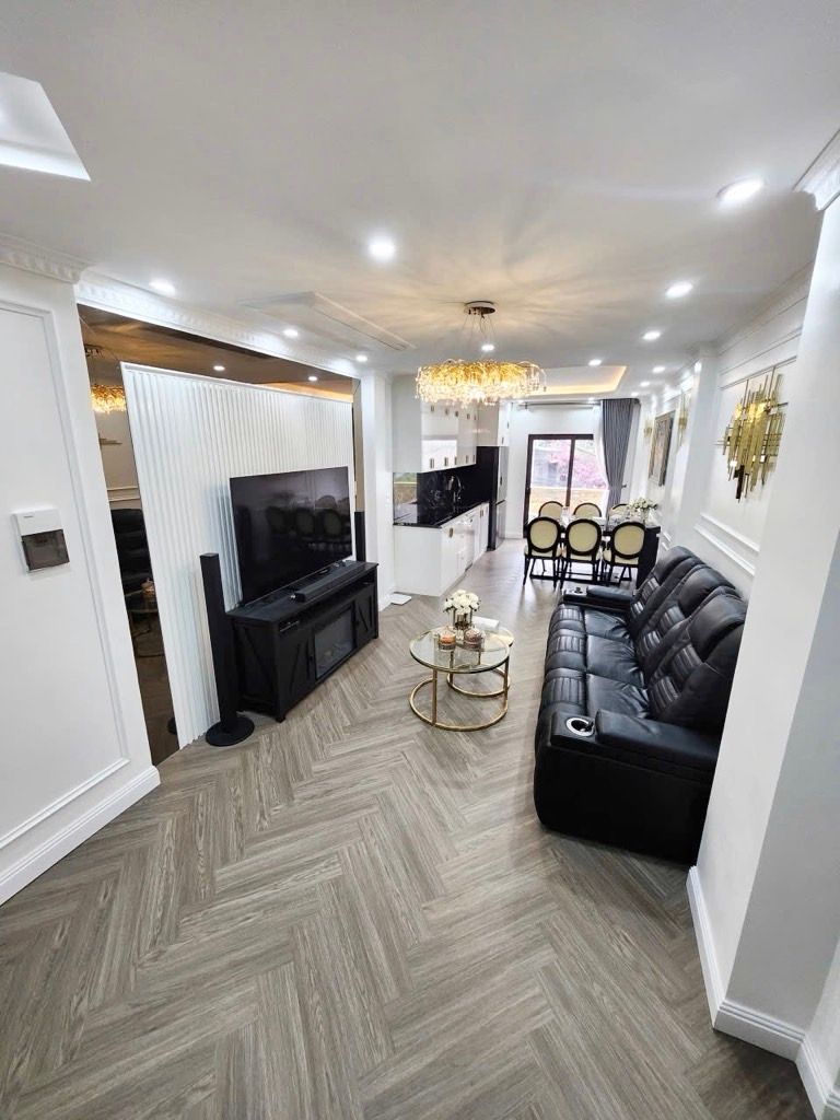 Bán nhà Đông Thiên - diện tích 36m2 5 tầng - Ô tô đỗ cửa - giá 11,9 tỷ