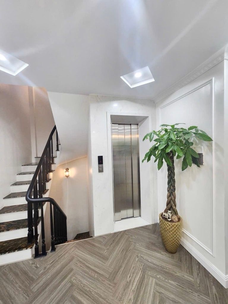 Bán nhà Đông Thiên - diện tích 36m2 5 tầng - Ô tô đỗ cửa - giá 11,9 tỷ