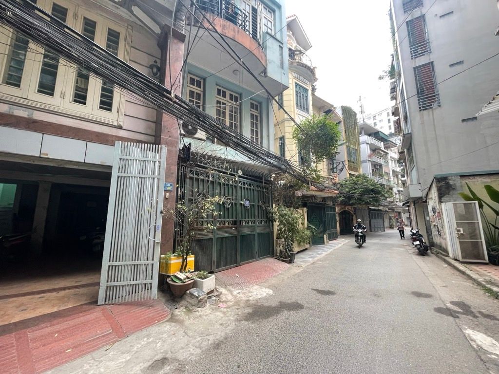 Bán nhà Nguyễn Phúc Lai - diện tích 46m2 6 tầng - ô tô tránh, ô tô vào nhà - giá 23 tỷ