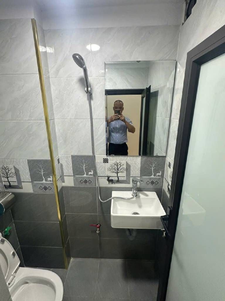 Bán nhà Chính Kinh - diện tích 23,8m2 5 tầng - Mặt phố lô góc, kinh doanh - giá 8,5 tỷ