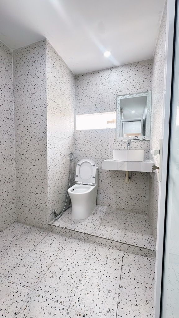 Bán nhà Bạch Mai - diện tích 65m2 1 tầng - Căn góc 2PN - giá 4,25 tỷ