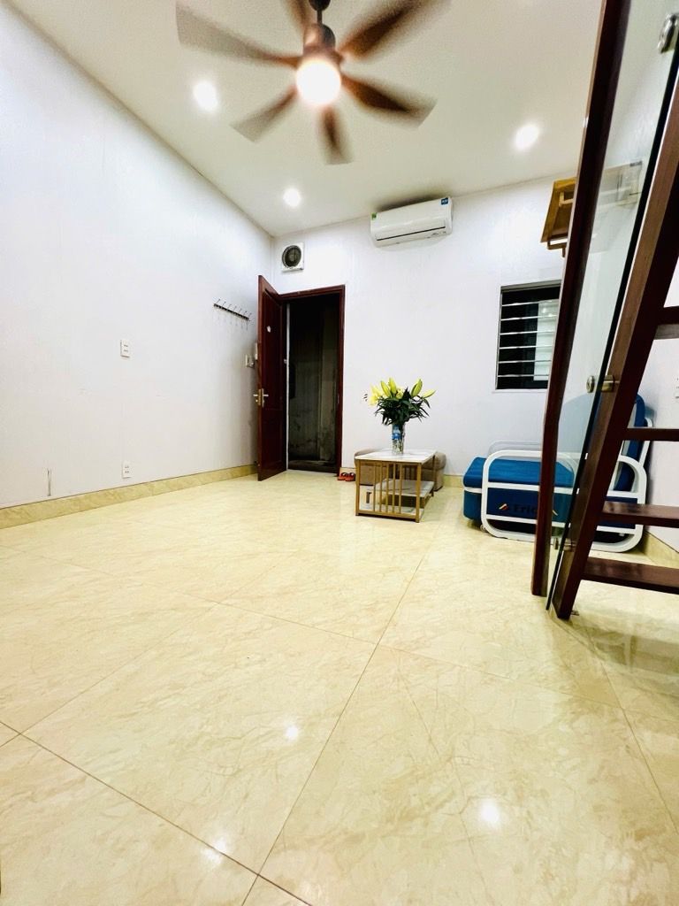 Bán nhà Nguyễn Chí Thanh - diện tích 45m2 1 tầng - Tập thể tầng 1 sau mặt phố - giá 3,25 tỷ