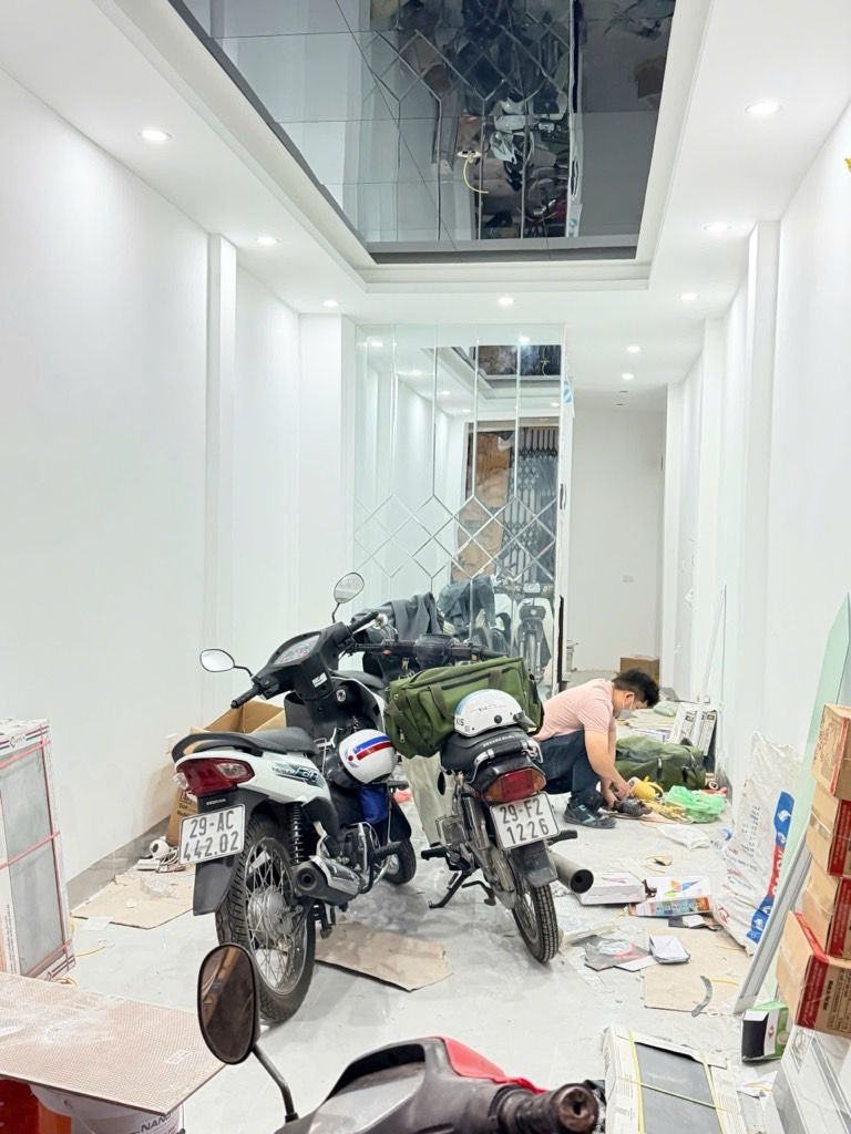 Bán nhà Khương Trung - diện tích 32m2 5 tầng - Nhà mới thang máy nhập khẩu - giá 0 tỷ