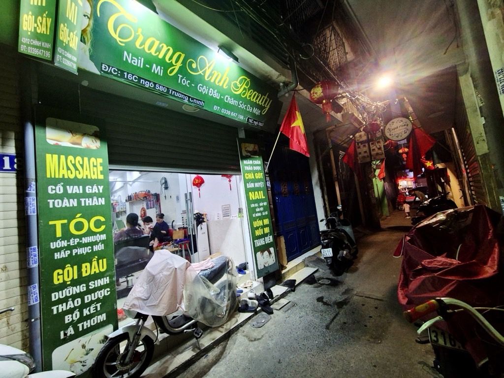 Bán nhà Trường Chinh - diện tích 27.4m2 2 tầng - Nhà mặt ngõ kinh doanh sầm uất - giá 10,6 tỷ