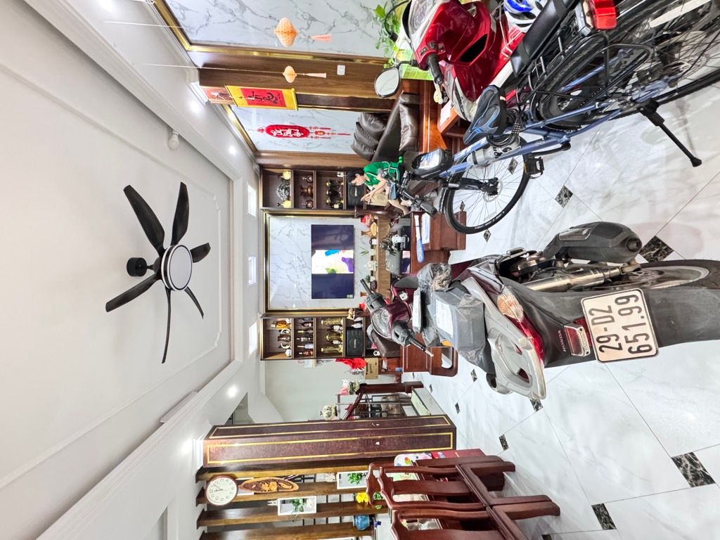 Bán nhà Trương Định - diện tích 44m2 5 tầng - Ô tô sát nhà - giá 13 tỷ