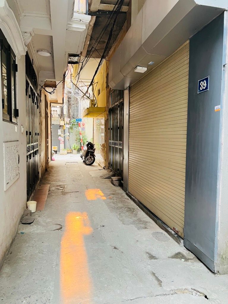 Bán nhà Hoàng Mai - diện tích 30m2 3 tầng - ô tô đỗ cửa - giá 9,7 tỷ