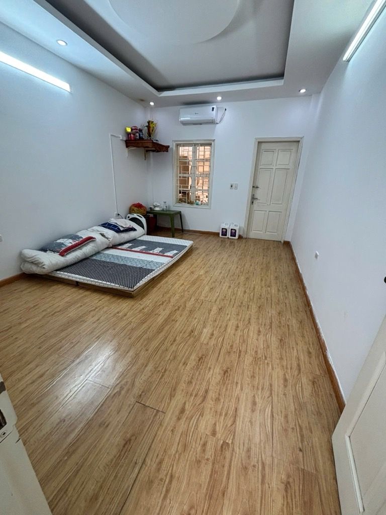 Bán nhà Hoàng Mai - diện tích 30m2 3 tầng - ô tô đỗ cửa - giá 9,7 tỷ