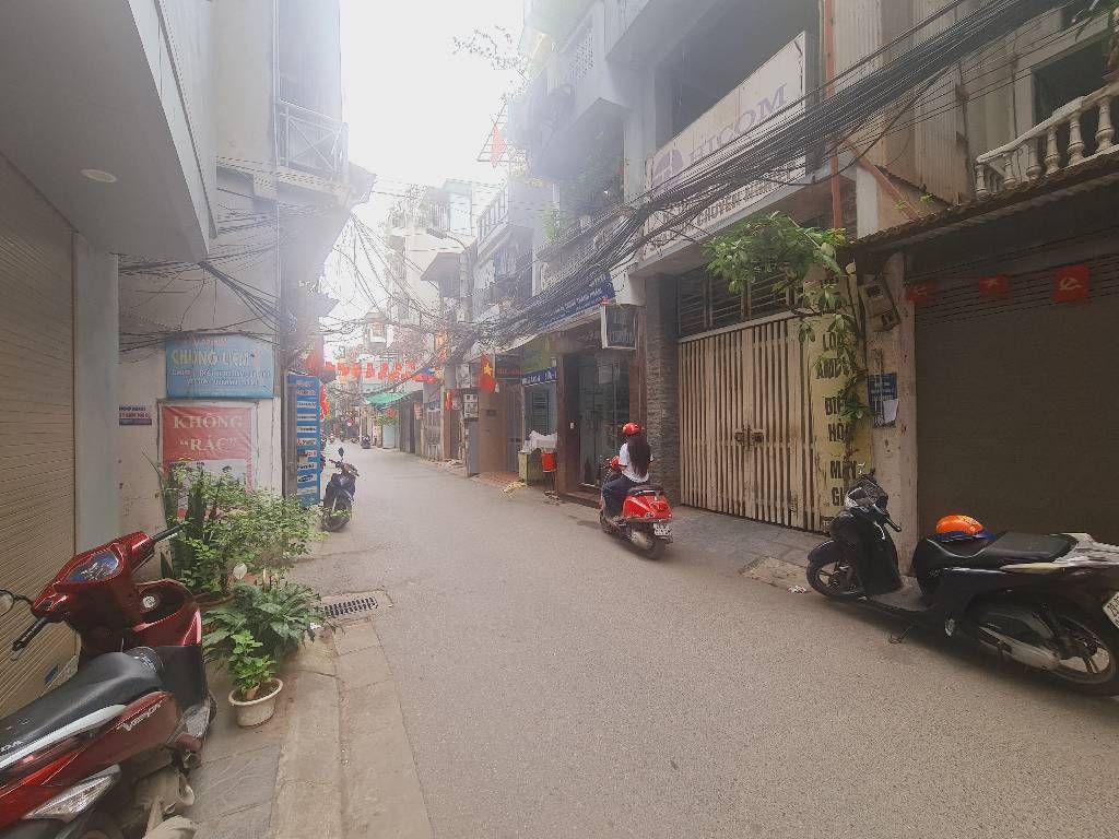 Bán nhà Hoàng Văn Thái - diện tích 67.6m2 3 tầng - ô tô tránh - giá 22,5 tỷ