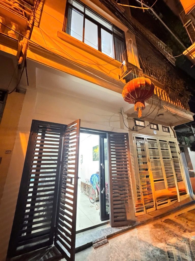 Bán nhà Hoàng Mai - diện tích 35m2 3 tầng - ô tô qua nhà - giá 13 tỷ